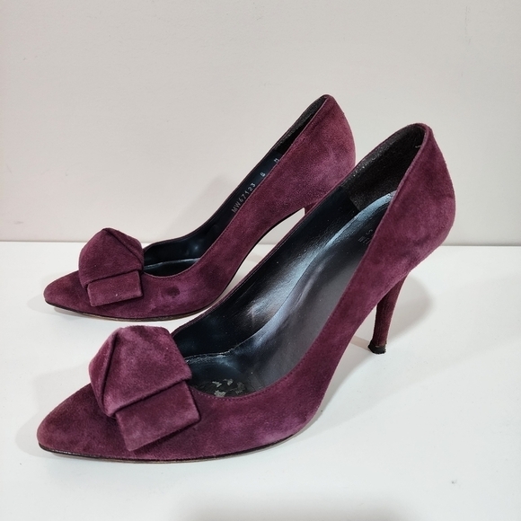 Stuart Weitzman purple suede bow heels,  size 8 - Picture 1 of 8